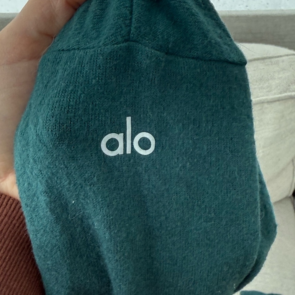 Alo Matching Jogger Set - Picture 3 of 10